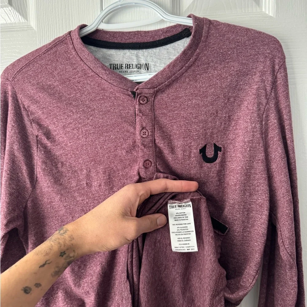 True Religion Graphic Tee Maroon Heather Long Sleeve Henley T-Shirt Small